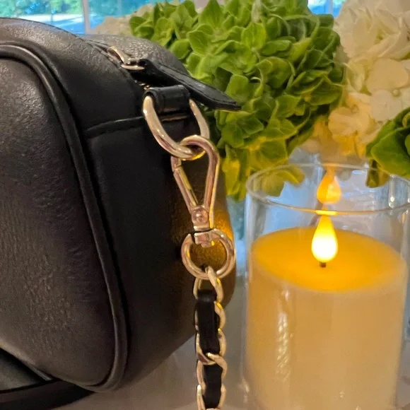 Mario Valentino ~ Italian Mia Diamond Black Quilted Leather Crossbody - Picture 4 of 9